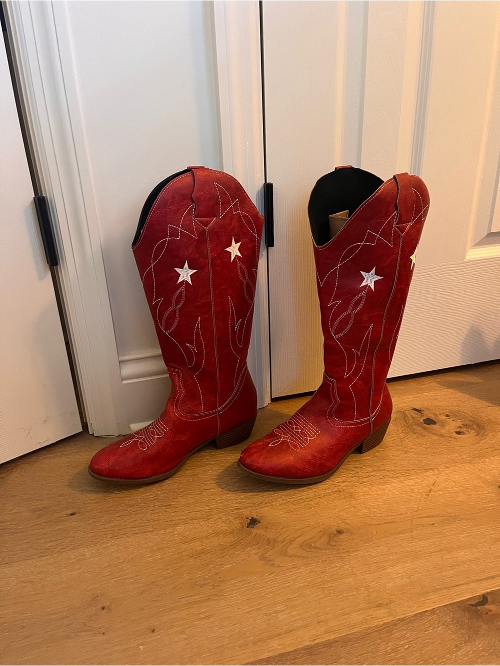 Red Star Embroidered Cowboy Boots - Unbranded